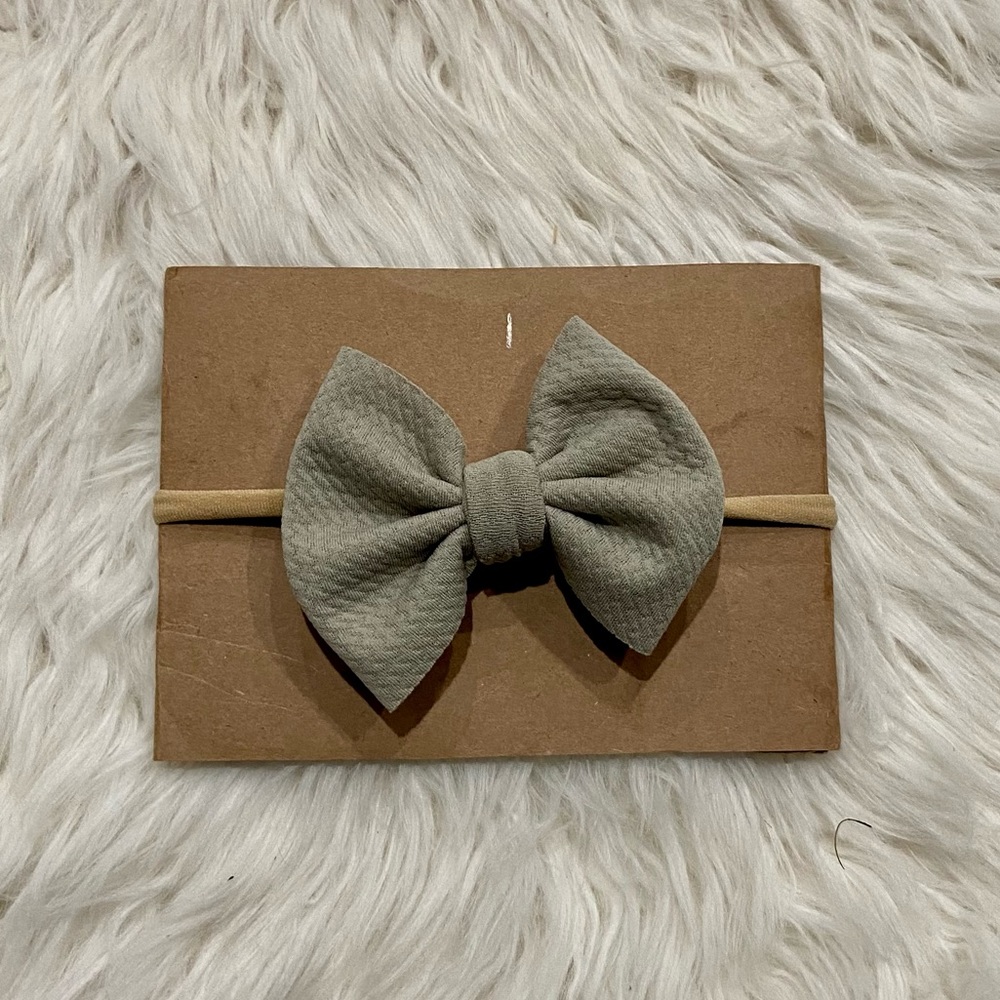 👑Baby Mint Classic Hair Bow!